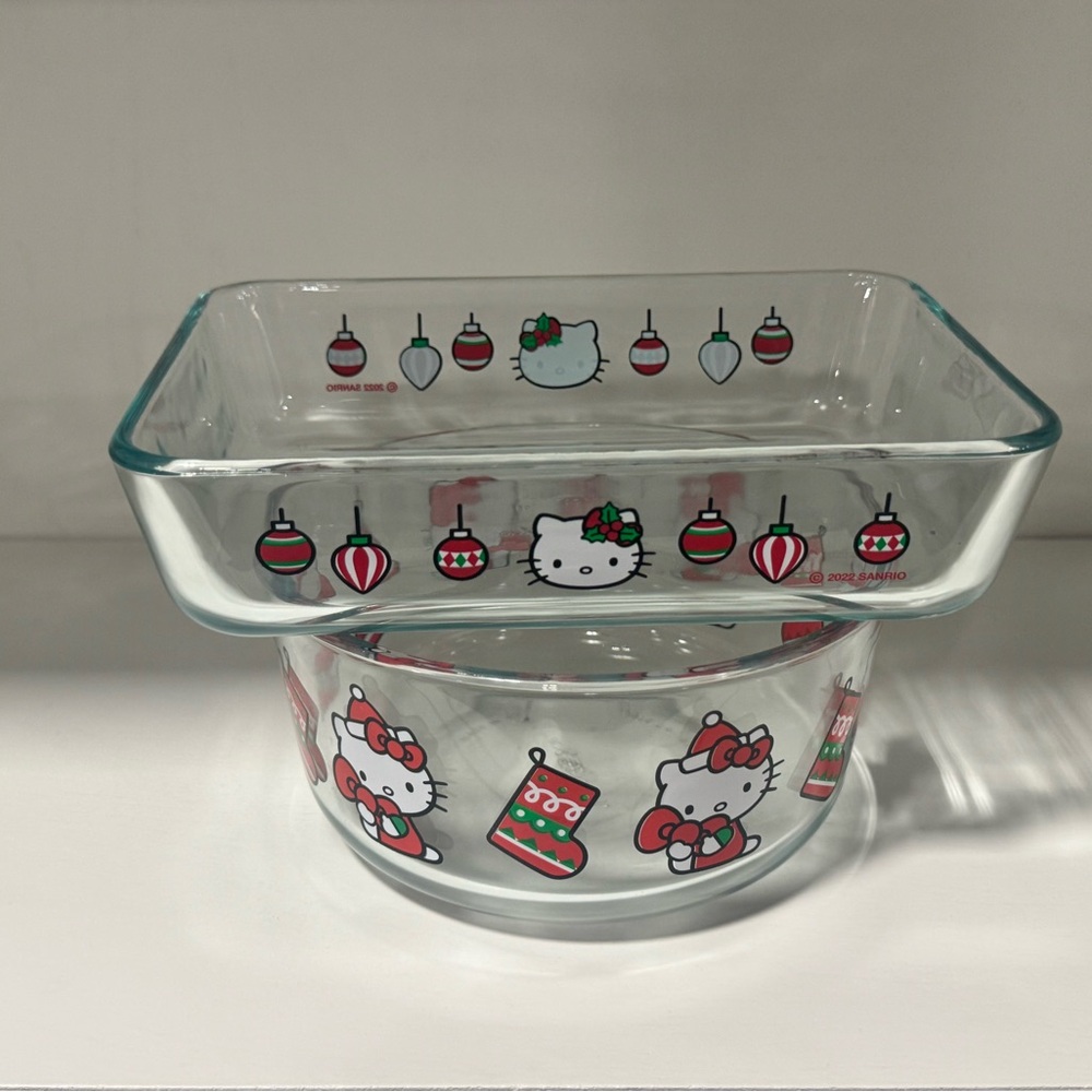 HTF Pyrex Hello Kitty Christmas Holiday  2 pc Glass Storage Containers NOS